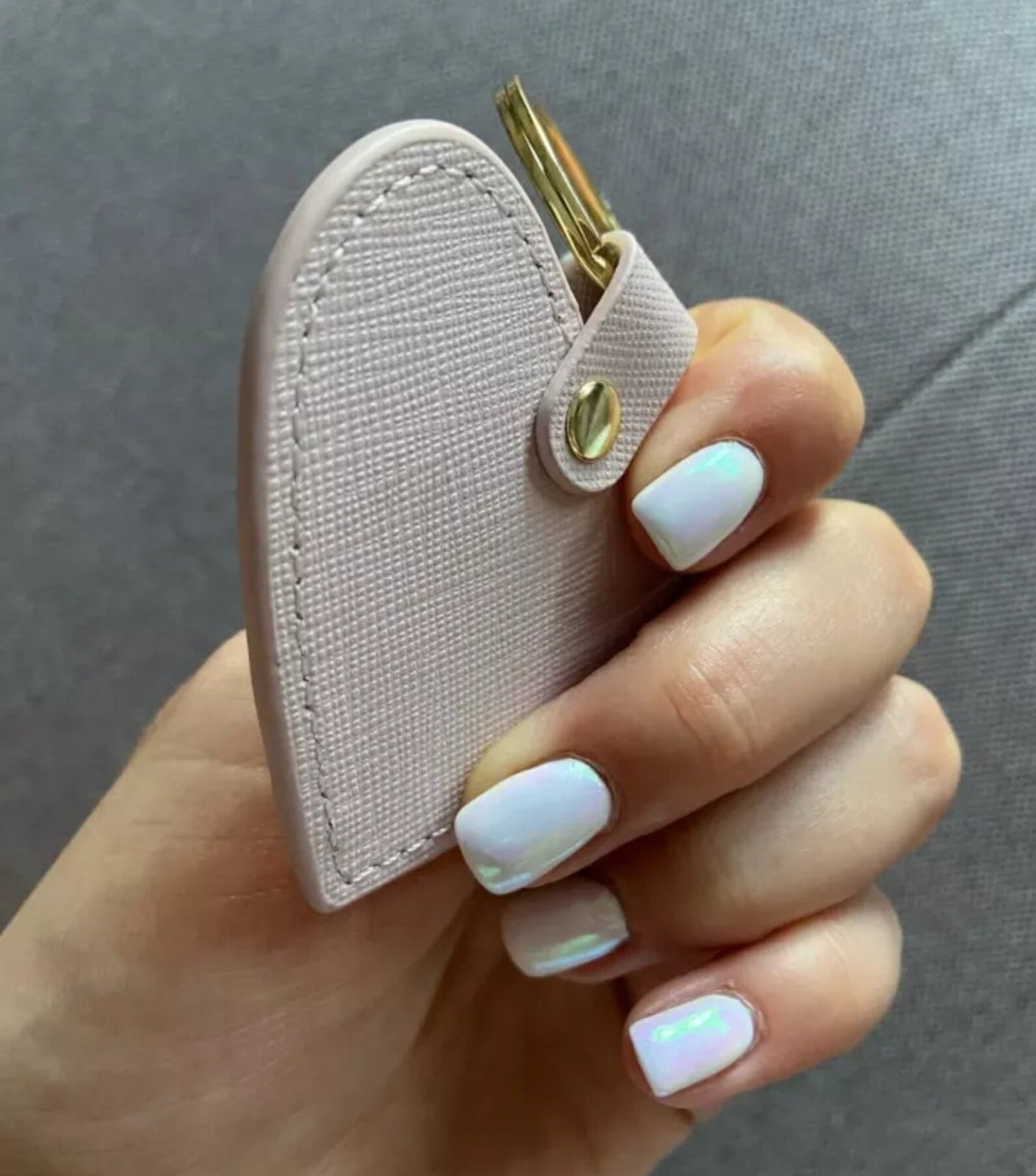 Schlüsselanhänger aus Leder in Herzform mit Gravur