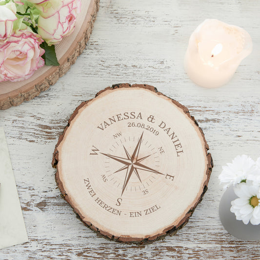Baumscheibe mit Gravur Kompass für Paare