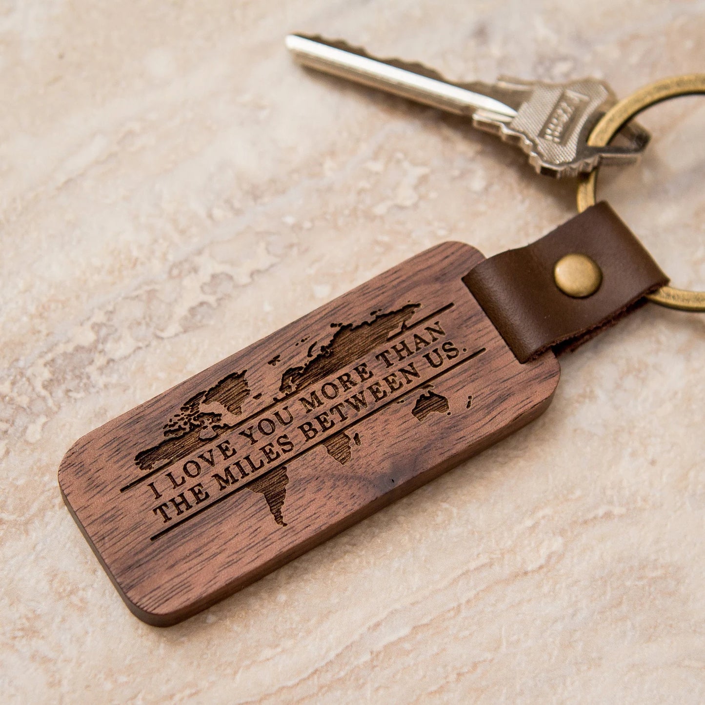 Personalisierter Schlüsselanhänger aus Holz
