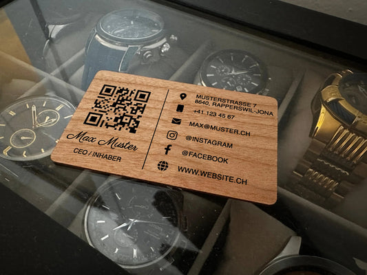 Digitale NFC Visitenkarte aus Holz mit Gravur