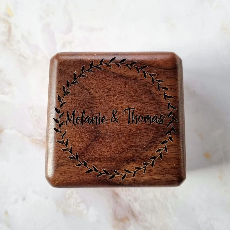 Personalisierte Ring Box aus Holz