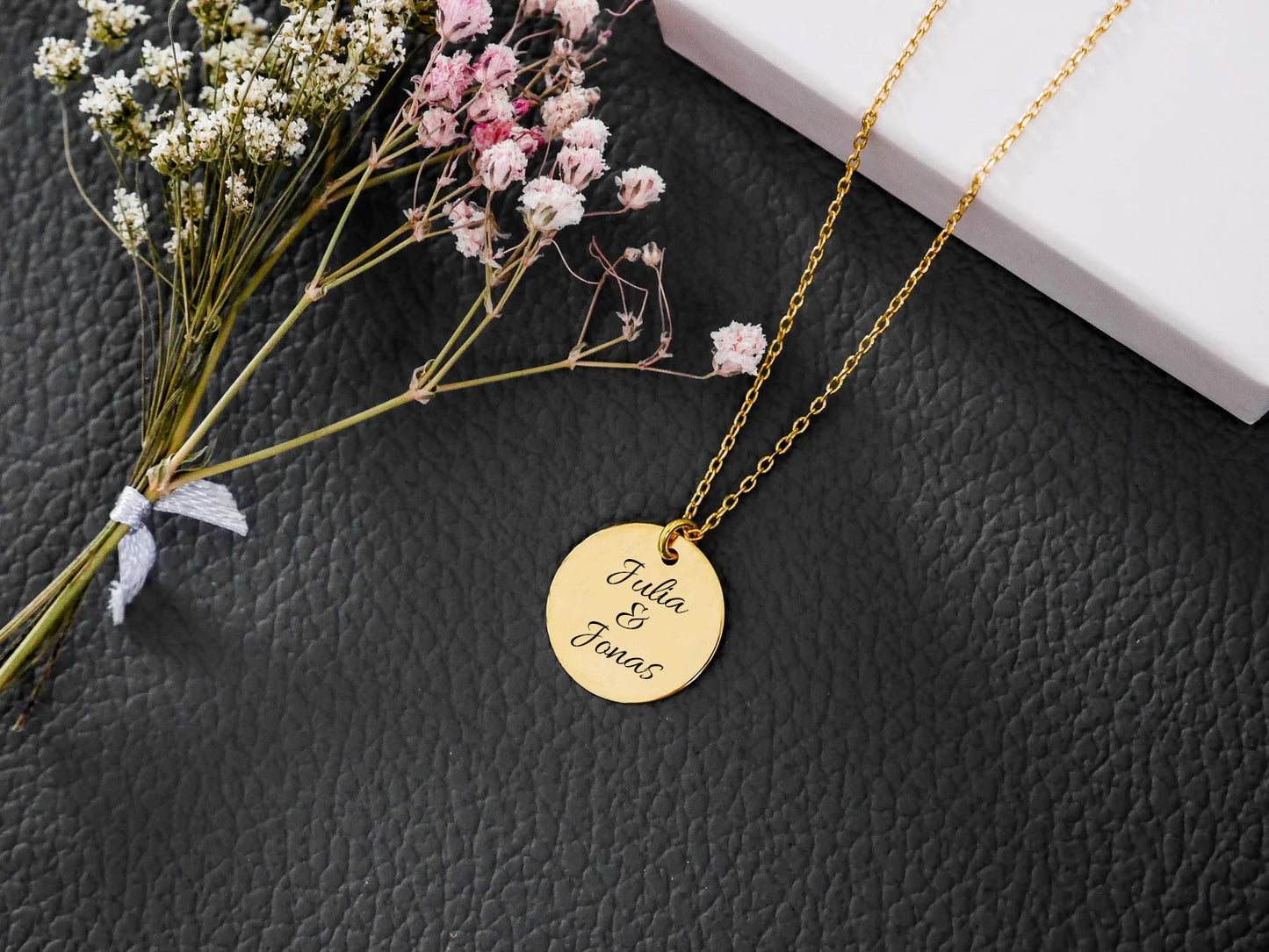 Personalisierte Kette mit Gravurplättchen