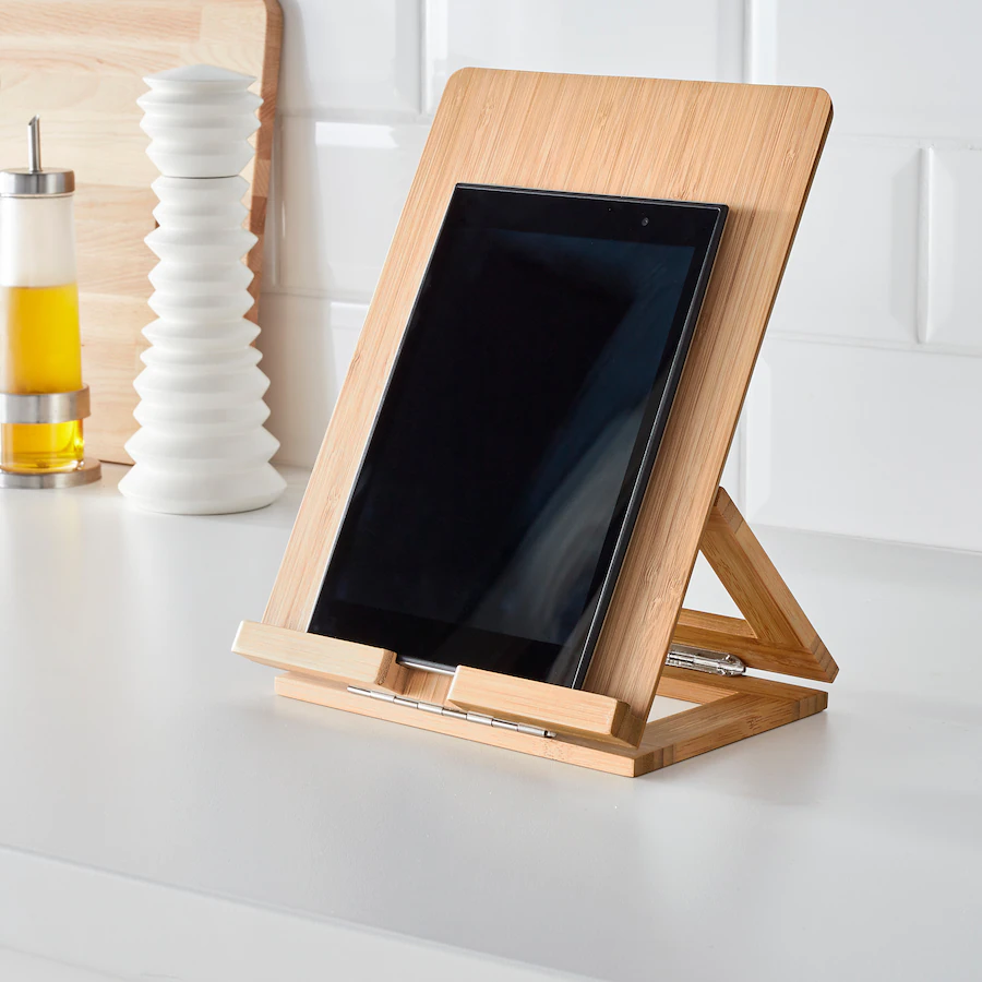 Personalisierter Tablet Halter / Ständer aus Holz –